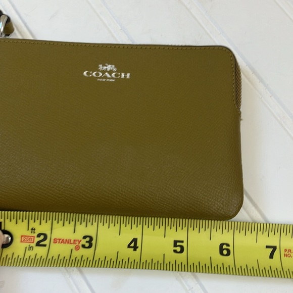 Coach Corner Zip Leather Wristlet in Citron - Picture 7 of 9